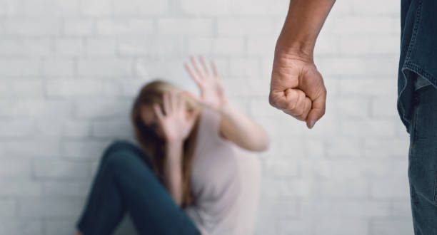 SEN KADIN DÖVMEYİ NEREDEN ÖĞRENDİN? 
