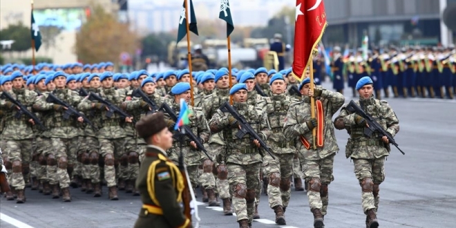 KRALİÇENİN VEYA MUSTAFA KEMAL’İN ASKERİ OLMAK AYNI ŞEY Mİ ? 